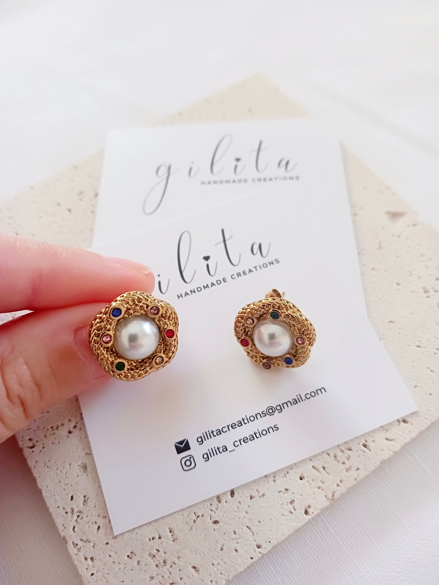 Ατσάλινα σκουλαρίκια με χρωματιστά ζιργκόν